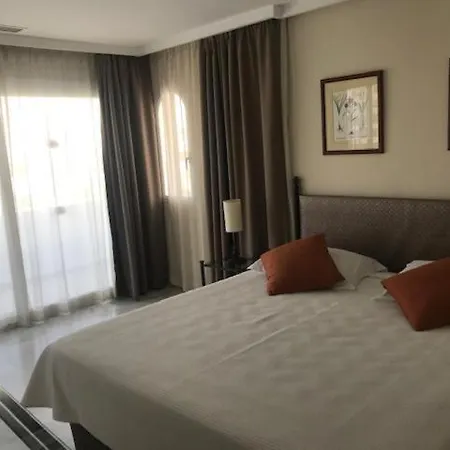 Marbella, Atico Entre Mar Y Montana En Apartahotel *