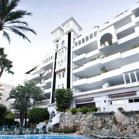 Marbella, Atico Entre Mar Y Montana En Apartahotel